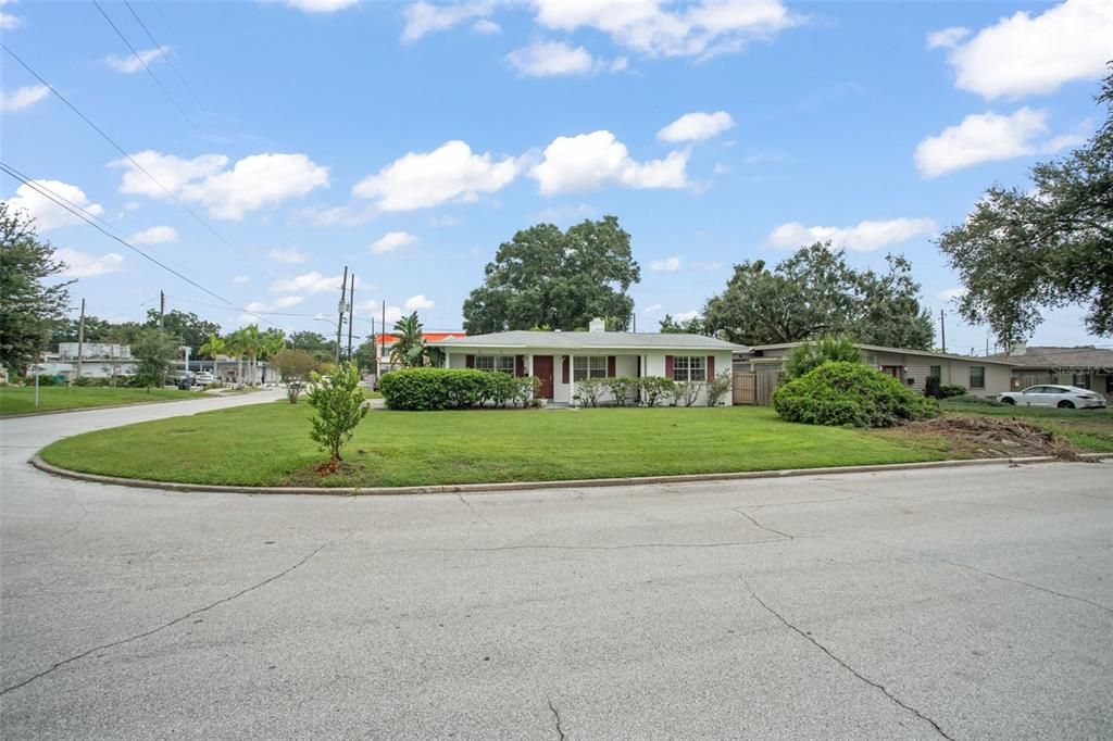 For Sale: $799,000 (6 beds, 0 baths, 2710 Square Feet)