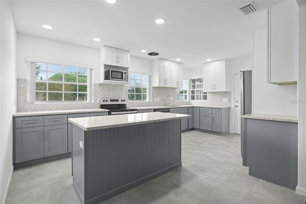 For Sale: $799,000 (6 beds, 0 baths, 2710 Square Feet)