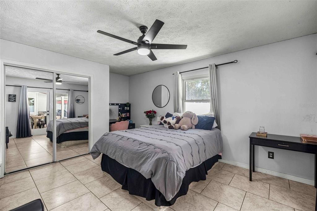 En Venta: $519,000 (5 camas, 3 baños, 3116 Pies cuadrados)