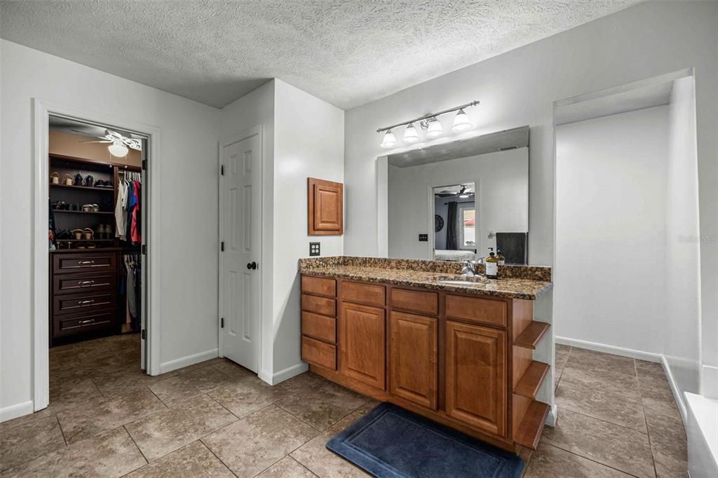 En Venta: $519,000 (5 camas, 3 baños, 3116 Pies cuadrados)