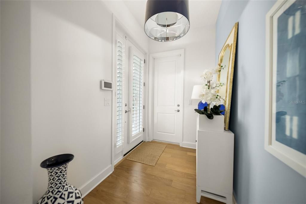 For Sale: $1,250,000 (2 beds, 2 baths, 2011 Square Feet)