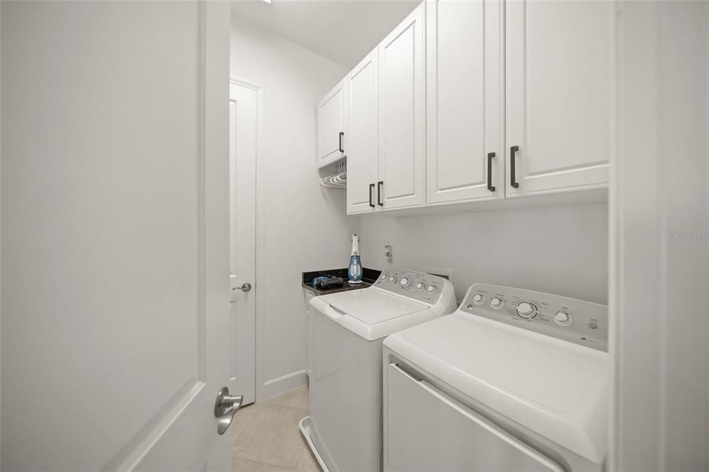 For Sale: $1,250,000 (2 beds, 2 baths, 2011 Square Feet)