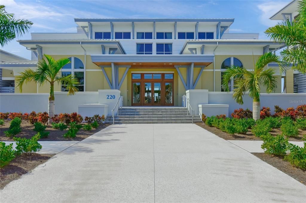 For Sale: $1,250,000 (2 beds, 2 baths, 2011 Square Feet)