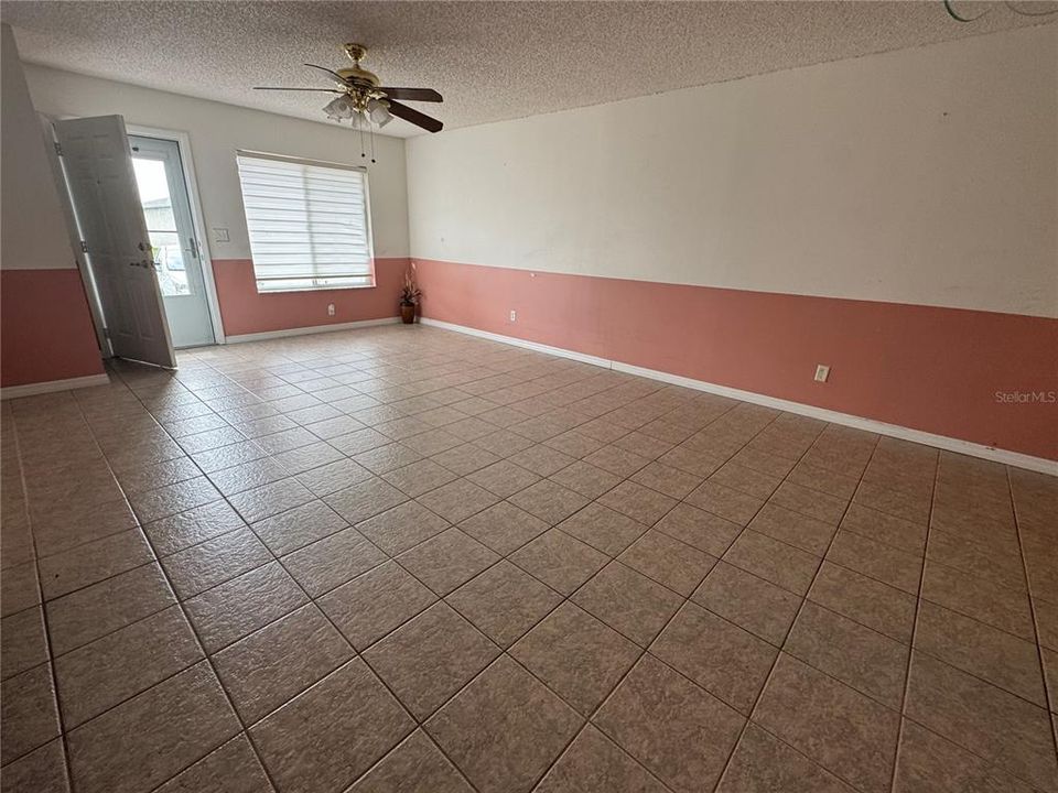 For Sale: $164,999 (3 beds, 2 baths, 1073 Square Feet)