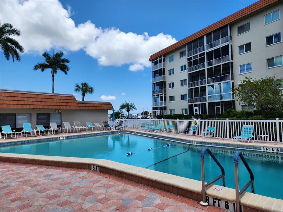 For Rent: $2,000 (2 beds, 2 baths, 1269 Square Feet)