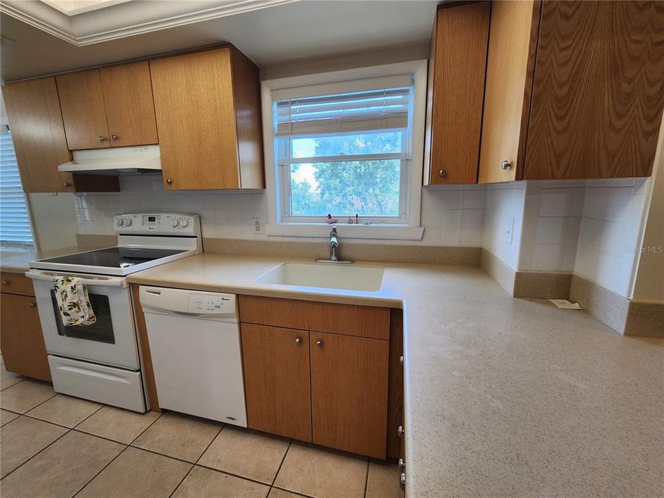 For Rent: $2,000 (2 beds, 2 baths, 1269 Square Feet)