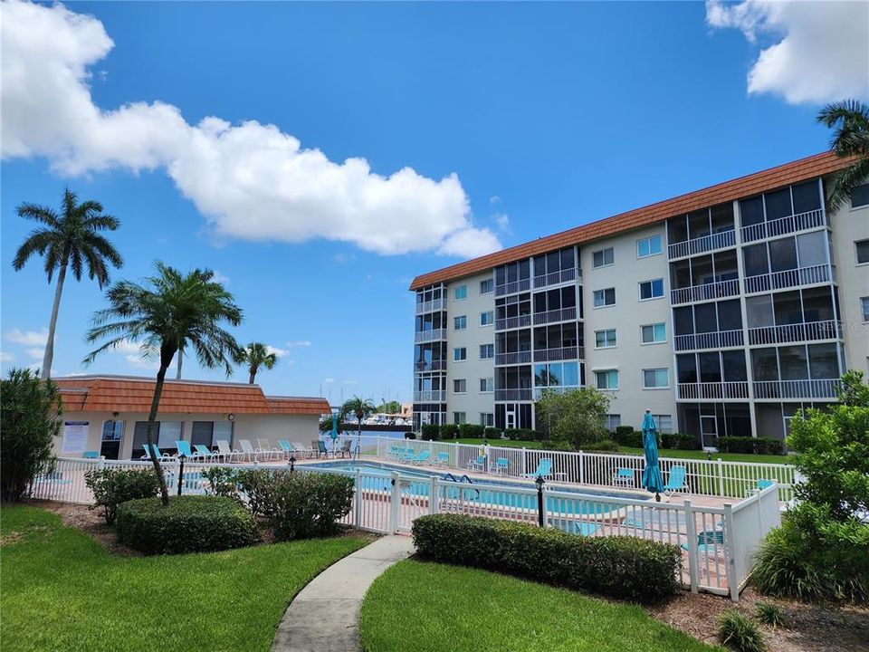 For Rent: $2,000 (2 beds, 2 baths, 1269 Square Feet)