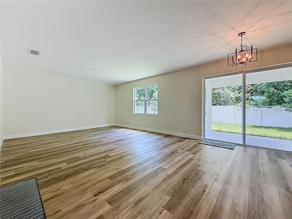 En Venta: $775,000 (3 camas, 2 baños, 2860 Pies cuadrados)