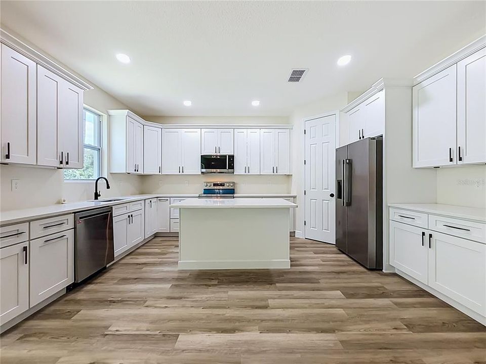 En Venta: $775,000 (3 camas, 2 baños, 2860 Pies cuadrados)