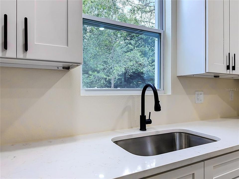 En Venta: $775,000 (3 camas, 2 baños, 2860 Pies cuadrados)