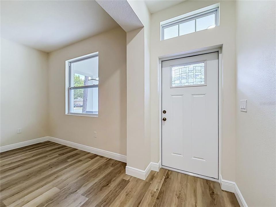 En Venta: $775,000 (3 camas, 2 baños, 2860 Pies cuadrados)