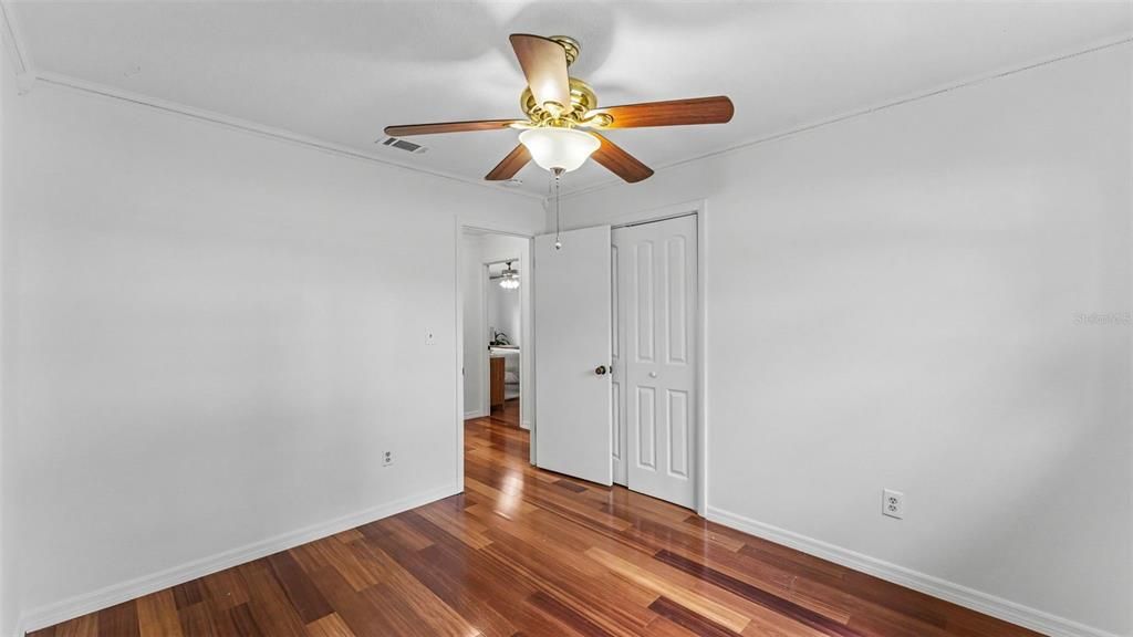 En Venta: $339,000 (4 camas, 2 baños, 1800 Pies cuadrados)