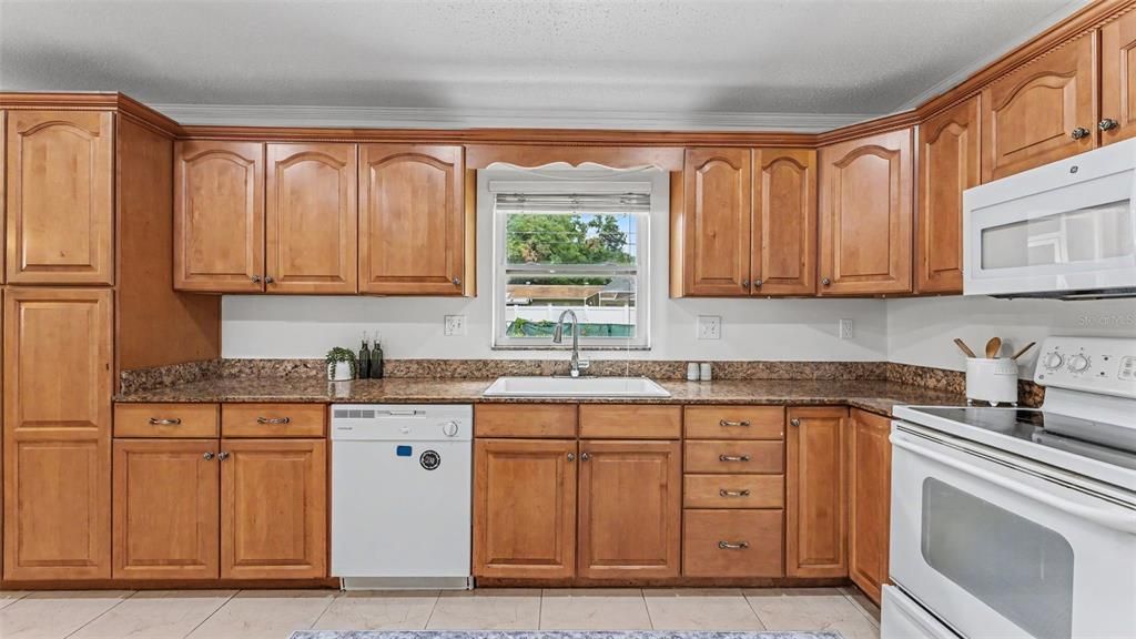 En Venta: $339,000 (4 camas, 2 baños, 1800 Pies cuadrados)