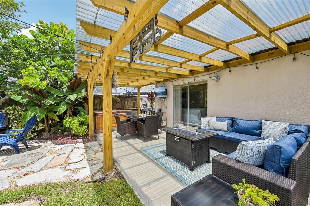 For Sale: $324,000 (3 beds, 2 baths, 1148 Square Feet)
