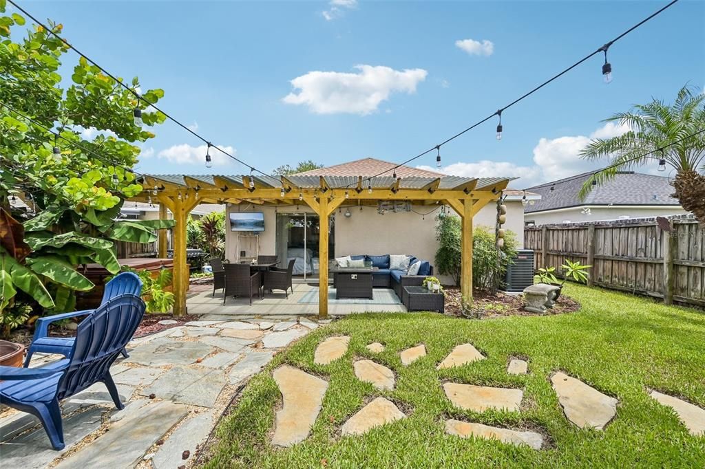 For Sale: $324,000 (3 beds, 2 baths, 1148 Square Feet)