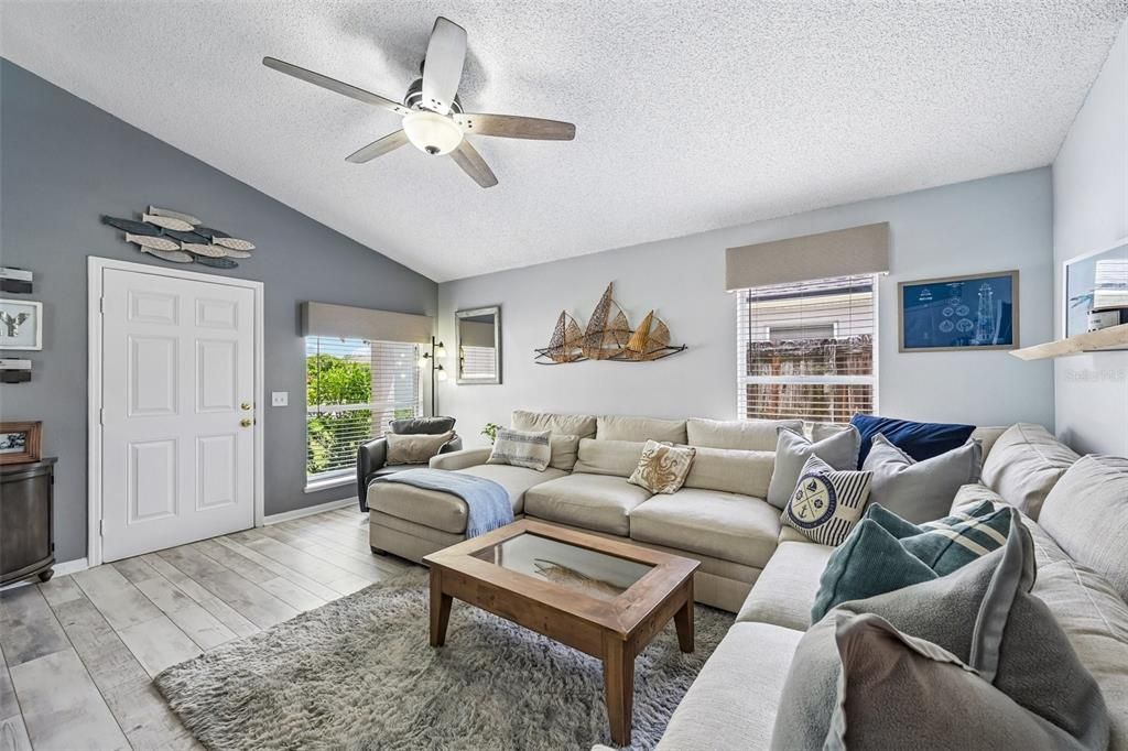 For Sale: $324,000 (3 beds, 2 baths, 1148 Square Feet)