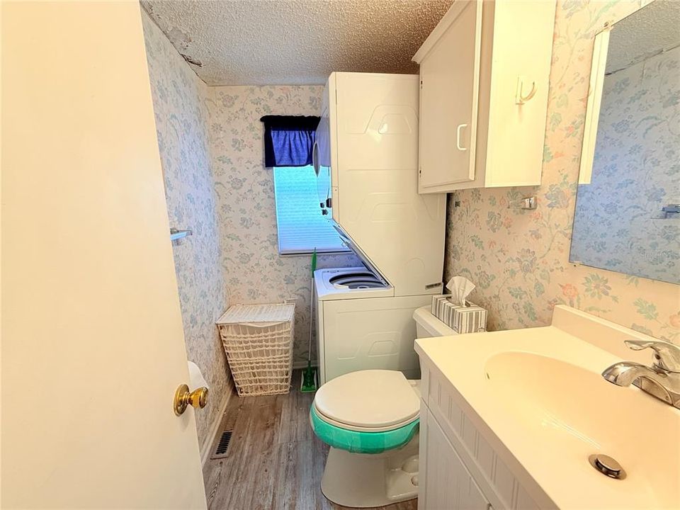 For Sale: $65,000 (1 beds, 1 baths, 716 Square Feet)