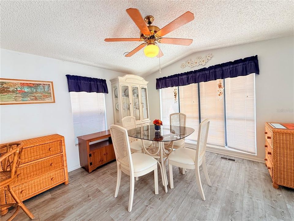 For Sale: $65,000 (1 beds, 1 baths, 716 Square Feet)