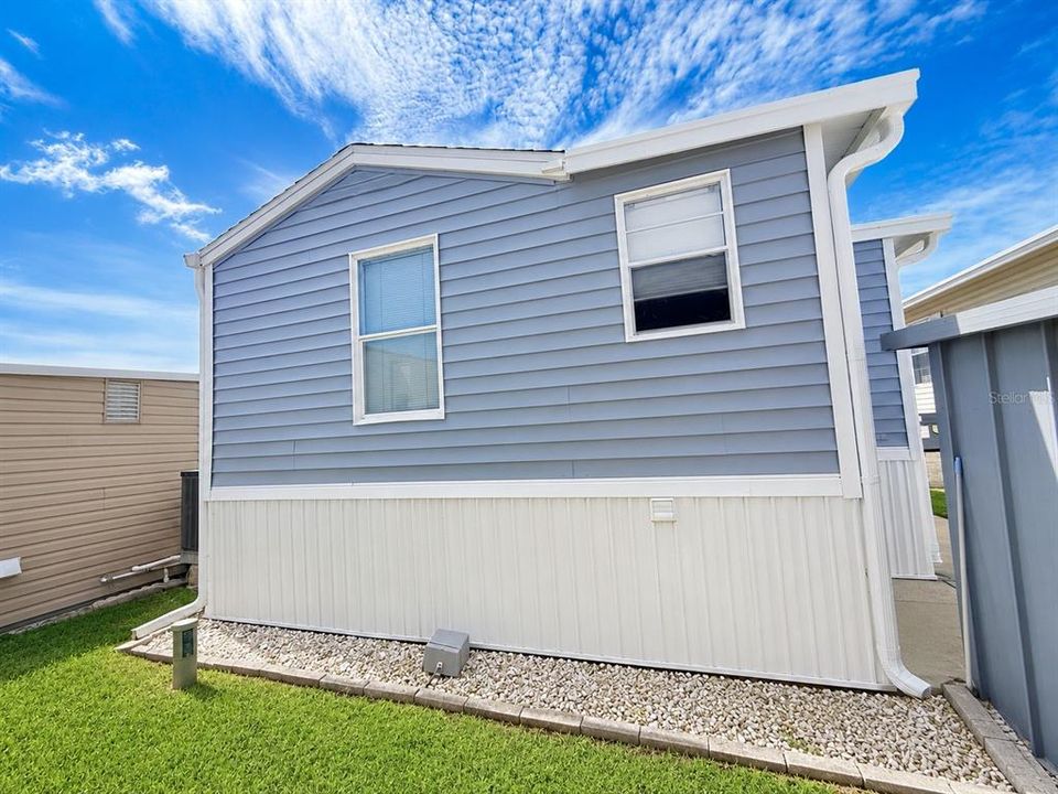 For Sale: $65,000 (1 beds, 1 baths, 716 Square Feet)