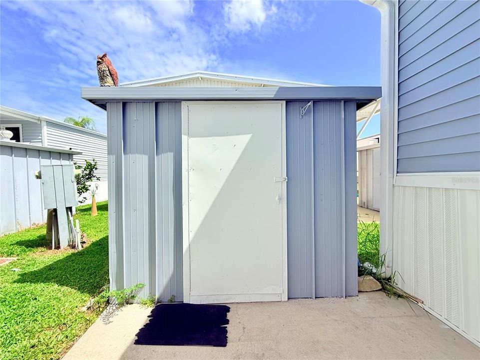 For Sale: $65,000 (1 beds, 1 baths, 716 Square Feet)