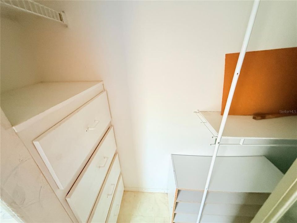 For Sale: $65,000 (1 beds, 1 baths, 716 Square Feet)
