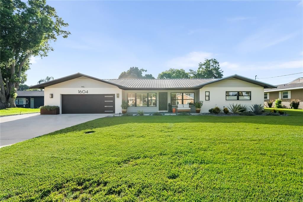 Active With Contract: $649,900 (3 beds, 3 baths, 1856 Square Feet)