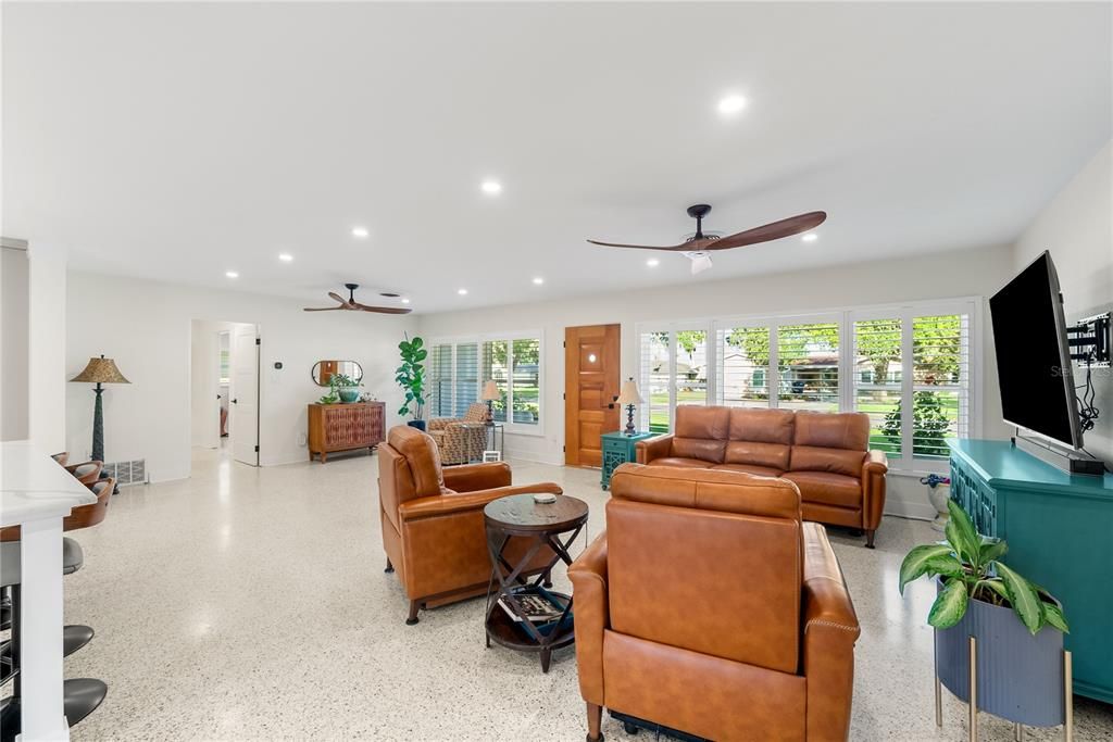 Active With Contract: $649,900 (3 beds, 3 baths, 1856 Square Feet)