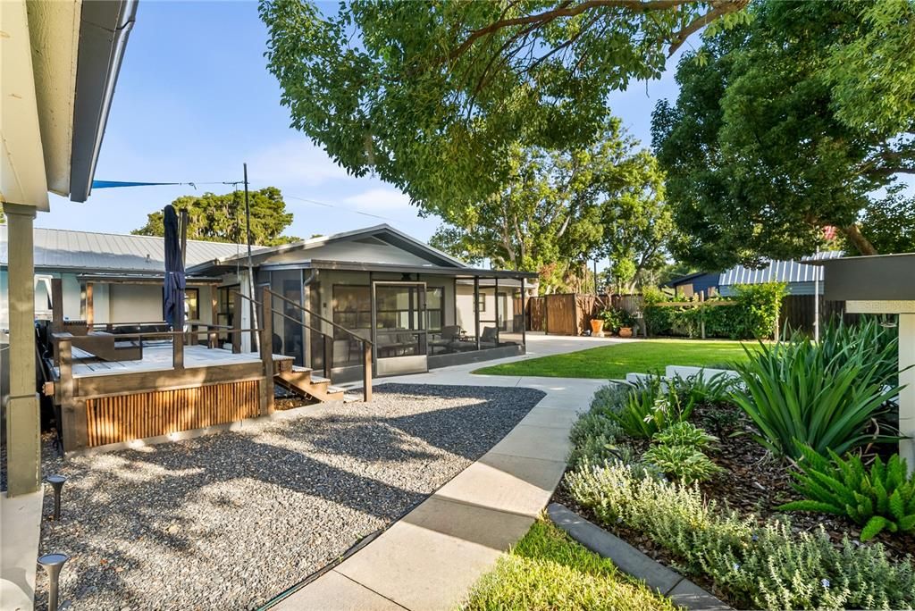 Active With Contract: $649,900 (3 beds, 3 baths, 1856 Square Feet)