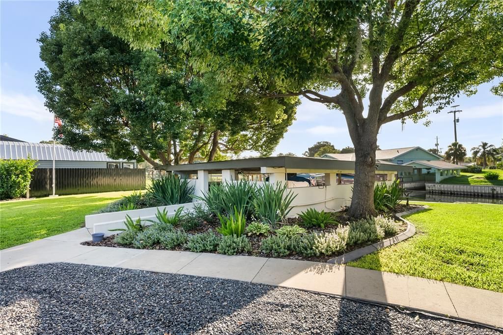 Active With Contract: $649,900 (3 beds, 3 baths, 1856 Square Feet)