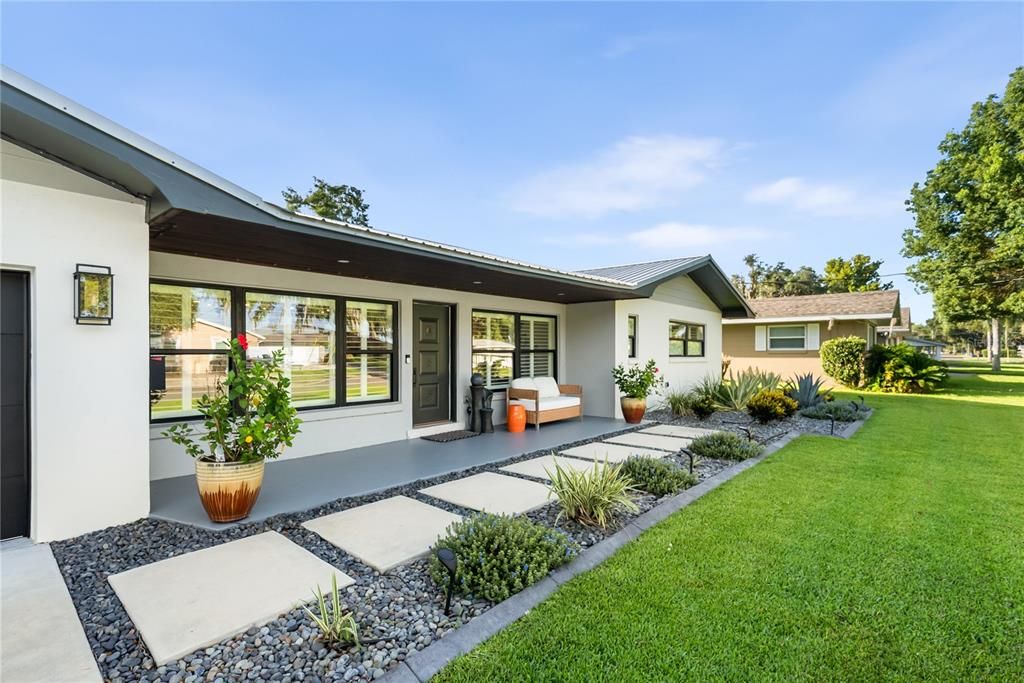 Active With Contract: $649,900 (3 beds, 3 baths, 1856 Square Feet)