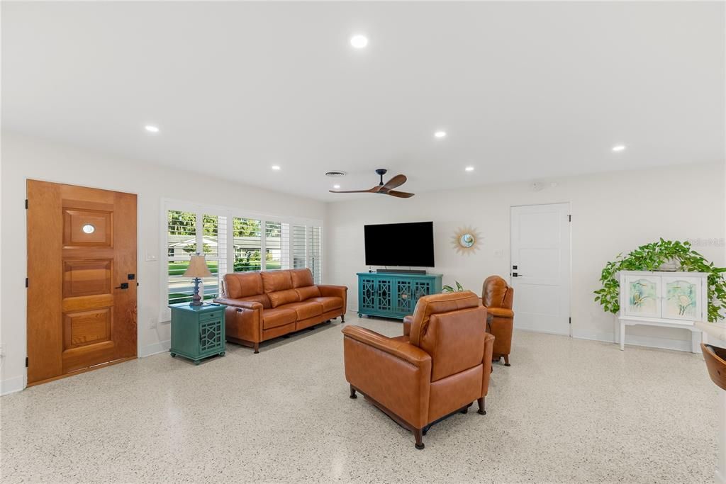 Active With Contract: $649,900 (3 beds, 3 baths, 1856 Square Feet)