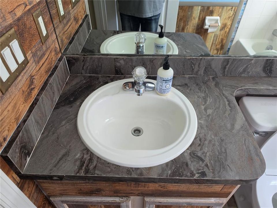 For Sale: $199,900 (3 beds, 2 baths, 1337 Square Feet)