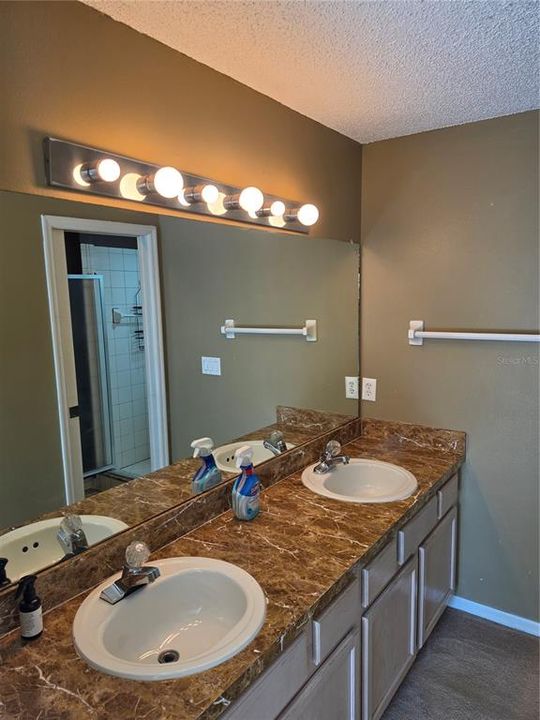For Sale: $199,900 (3 beds, 2 baths, 1337 Square Feet)