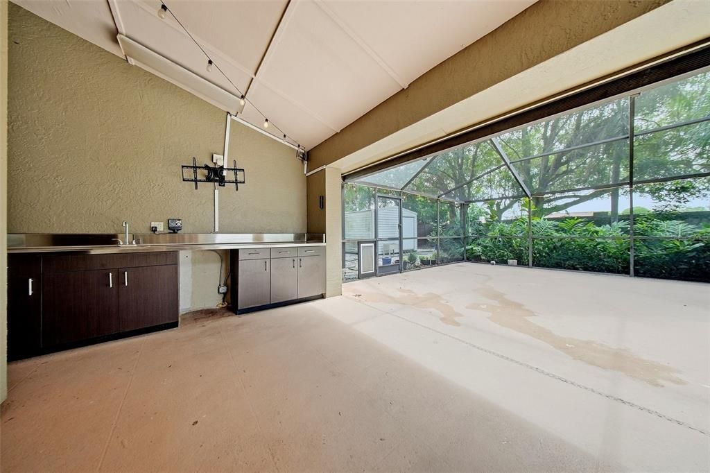 Activo con contrato: $549,900 (4 camas, 3 baños, 2568 Pies cuadrados)