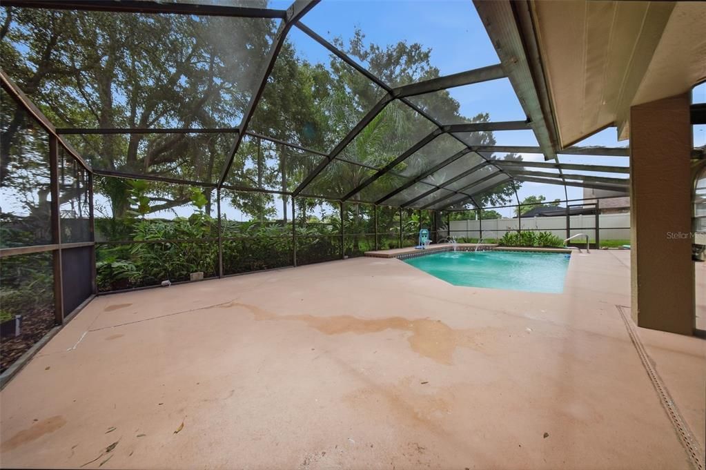 Activo con contrato: $549,900 (4 camas, 3 baños, 2568 Pies cuadrados)