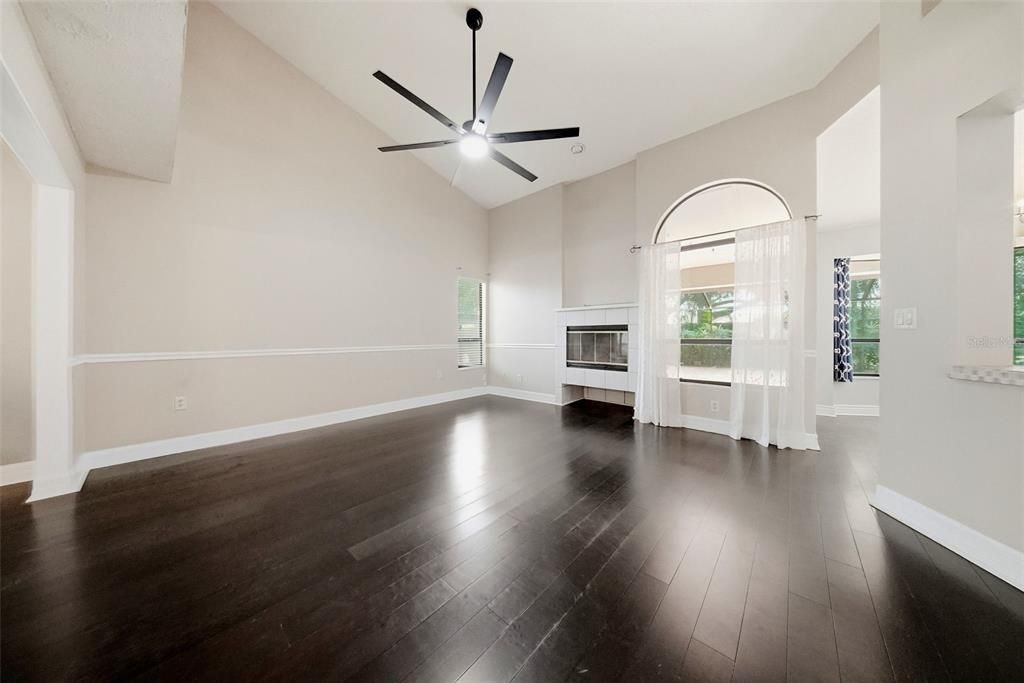 Activo con contrato: $549,900 (4 camas, 3 baños, 2568 Pies cuadrados)