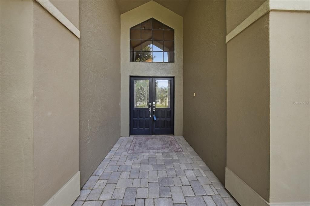 Activo con contrato: $549,900 (4 camas, 3 baños, 2568 Pies cuadrados)