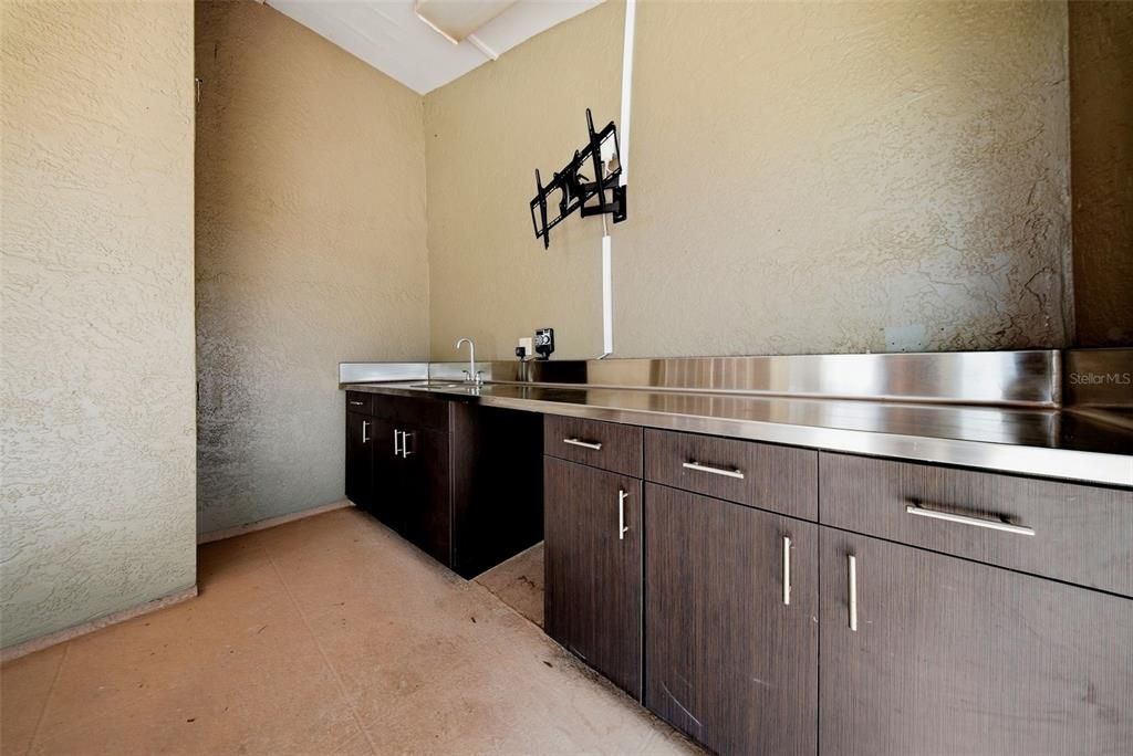 Activo con contrato: $549,900 (4 camas, 3 baños, 2568 Pies cuadrados)