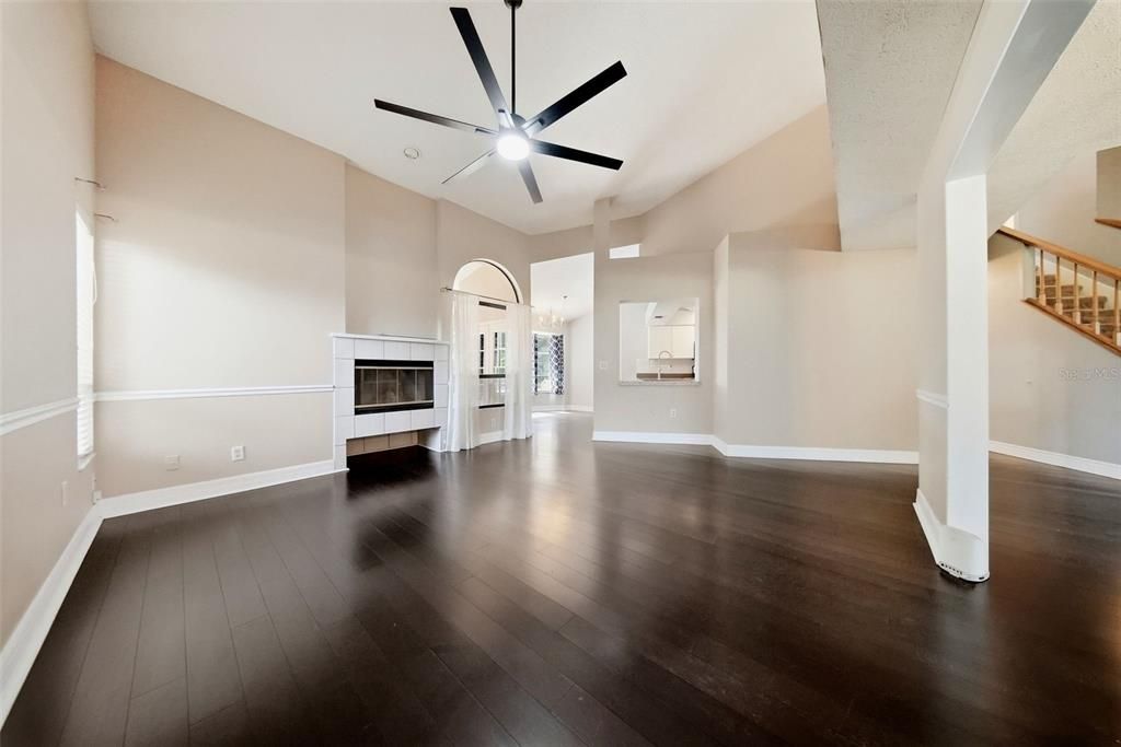 Activo con contrato: $549,900 (4 camas, 3 baños, 2568 Pies cuadrados)