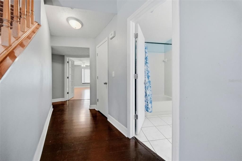 Activo con contrato: $549,900 (4 camas, 3 baños, 2568 Pies cuadrados)