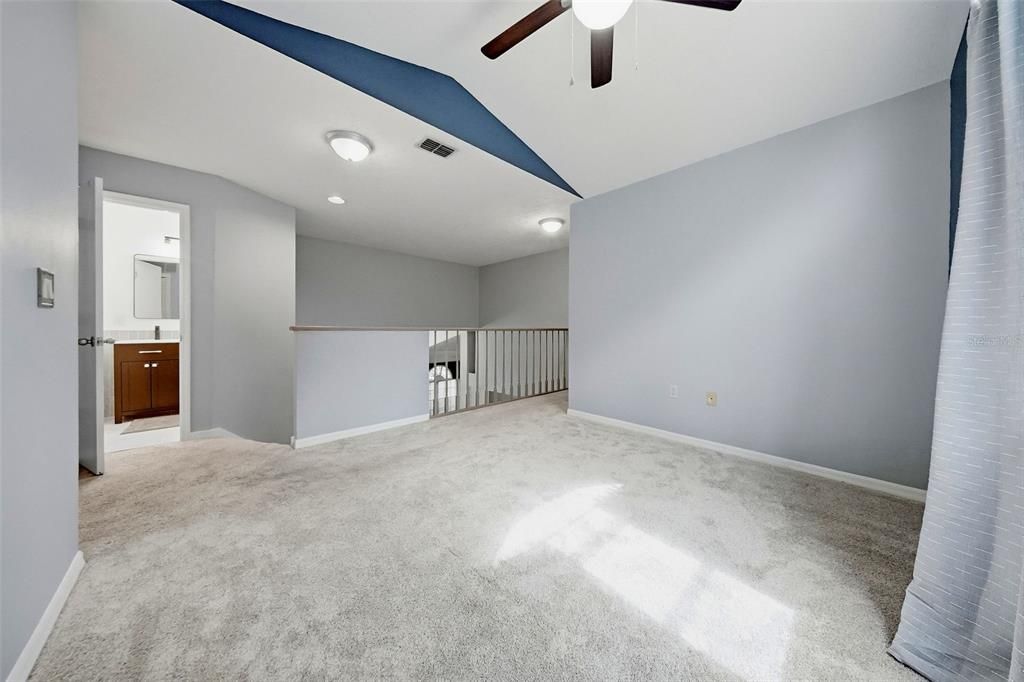 Activo con contrato: $549,900 (4 camas, 3 baños, 2568 Pies cuadrados)