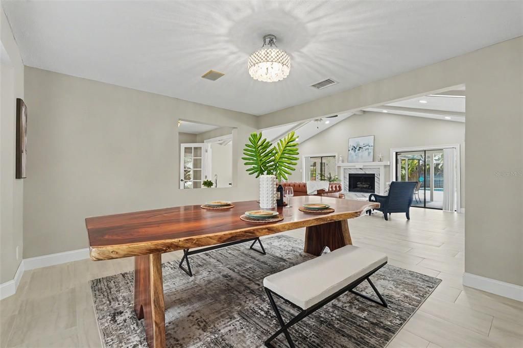 En Venta: $925,000 (4 camas, 4 baños, 3441 Pies cuadrados)