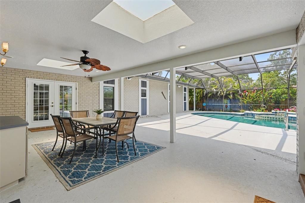 En Venta: $925,000 (4 camas, 4 baños, 3441 Pies cuadrados)