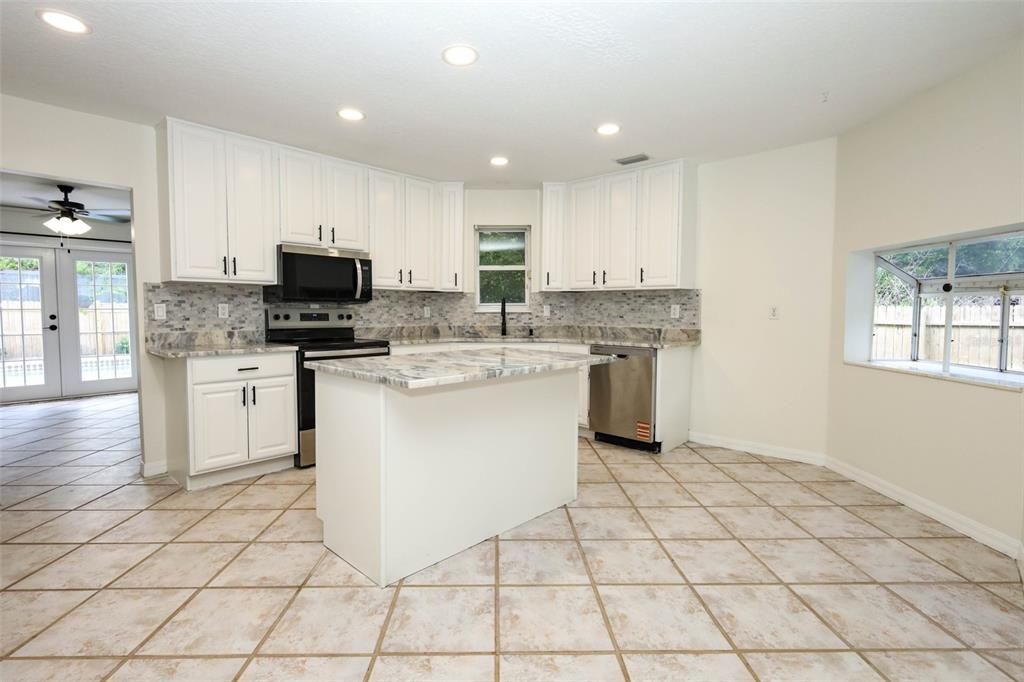 En Venta: $499,999 (5 camas, 2 baños, 3148 Pies cuadrados)