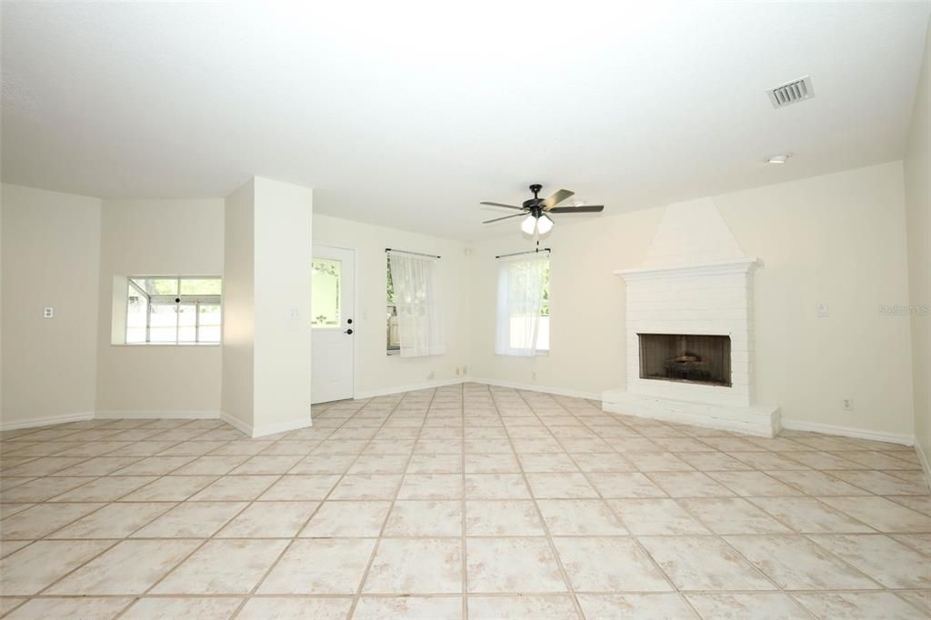 En Venta: $499,999 (5 camas, 2 baños, 3148 Pies cuadrados)