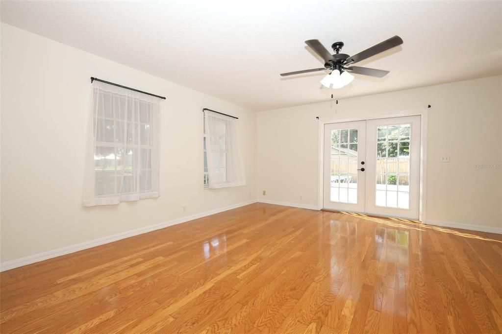 En Venta: $499,999 (5 camas, 2 baños, 3148 Pies cuadrados)