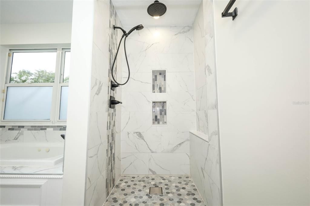 En Venta: $499,999 (5 camas, 2 baños, 3148 Pies cuadrados)