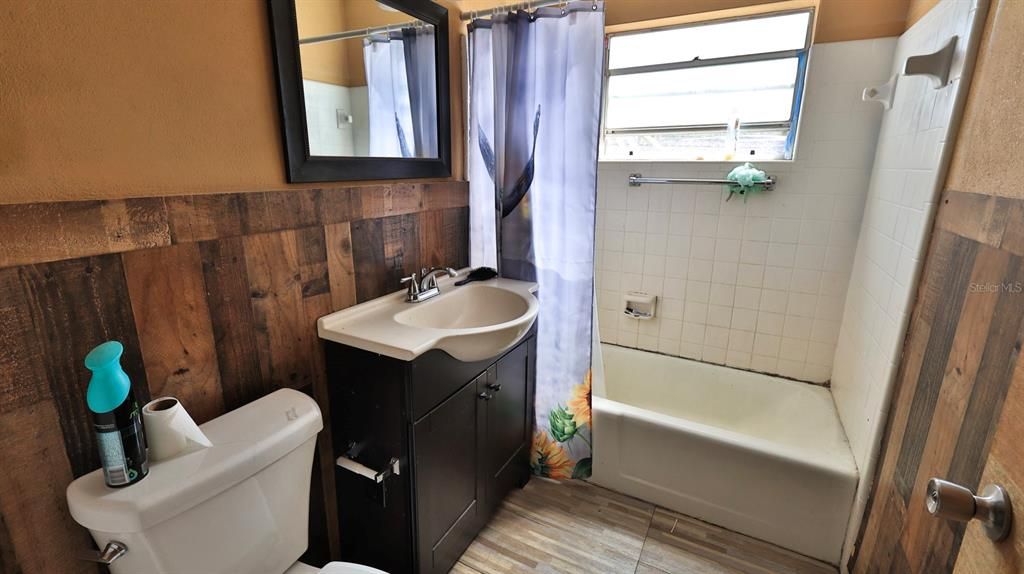 На продажу: $180,000 (2 спален, 2 ванн, 1200 Квадратных фут)