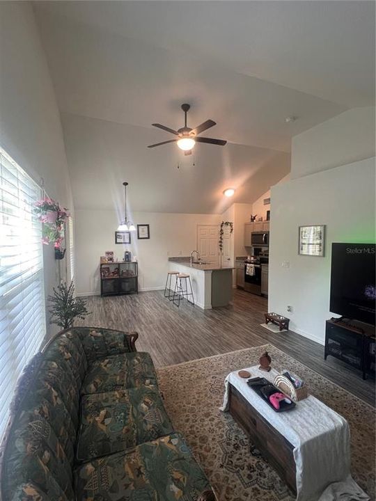 En Venta: $209,900 (3 camas, 2 baños, 1079 Pies cuadrados)