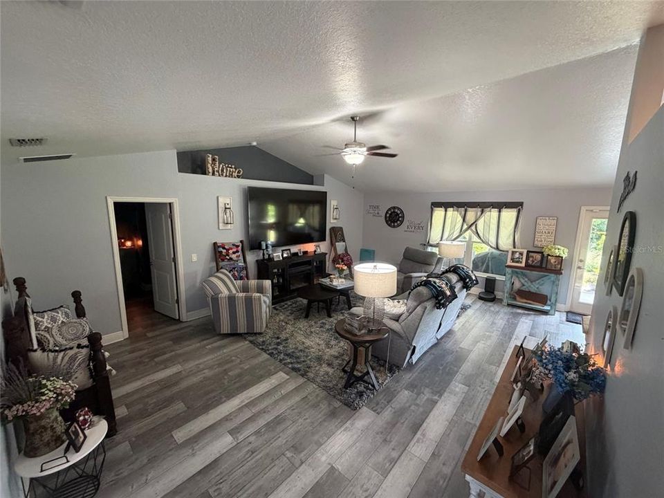 For Sale: $349,900 (3 beds, 2 baths, 2035 Square Feet)